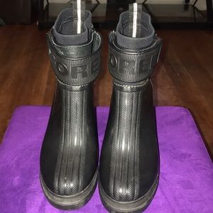 Sorel all black heeled boot